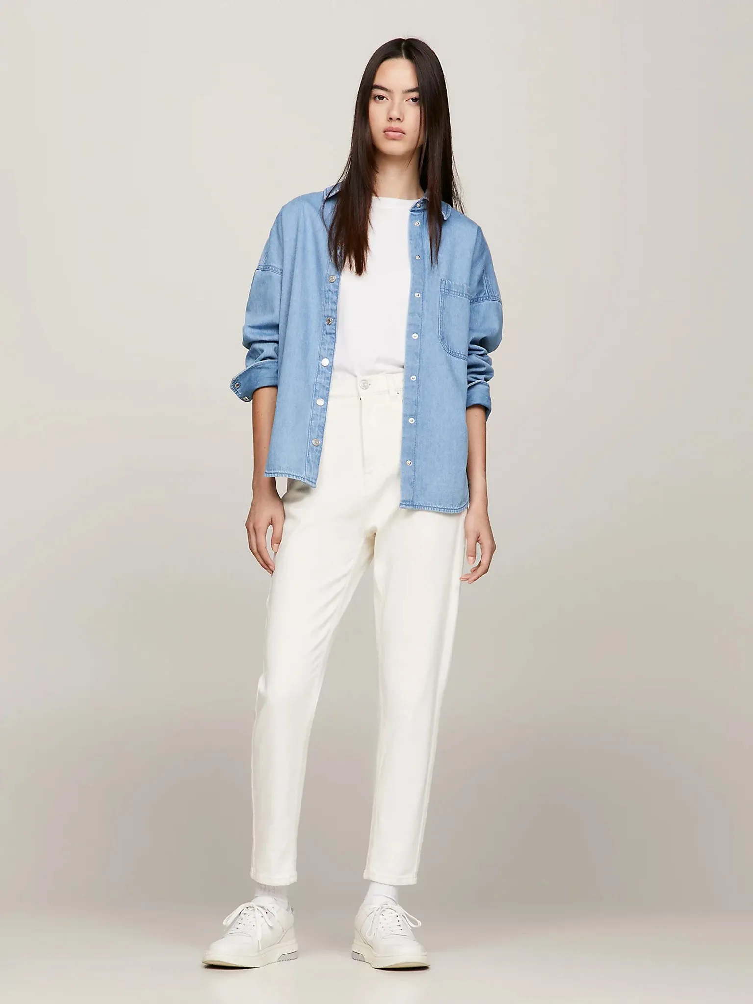 Γυναικείο παντελόνι τζιν TJW MOM SLIM UH GD DW0DW17318YBH | DW0DW17318YBH