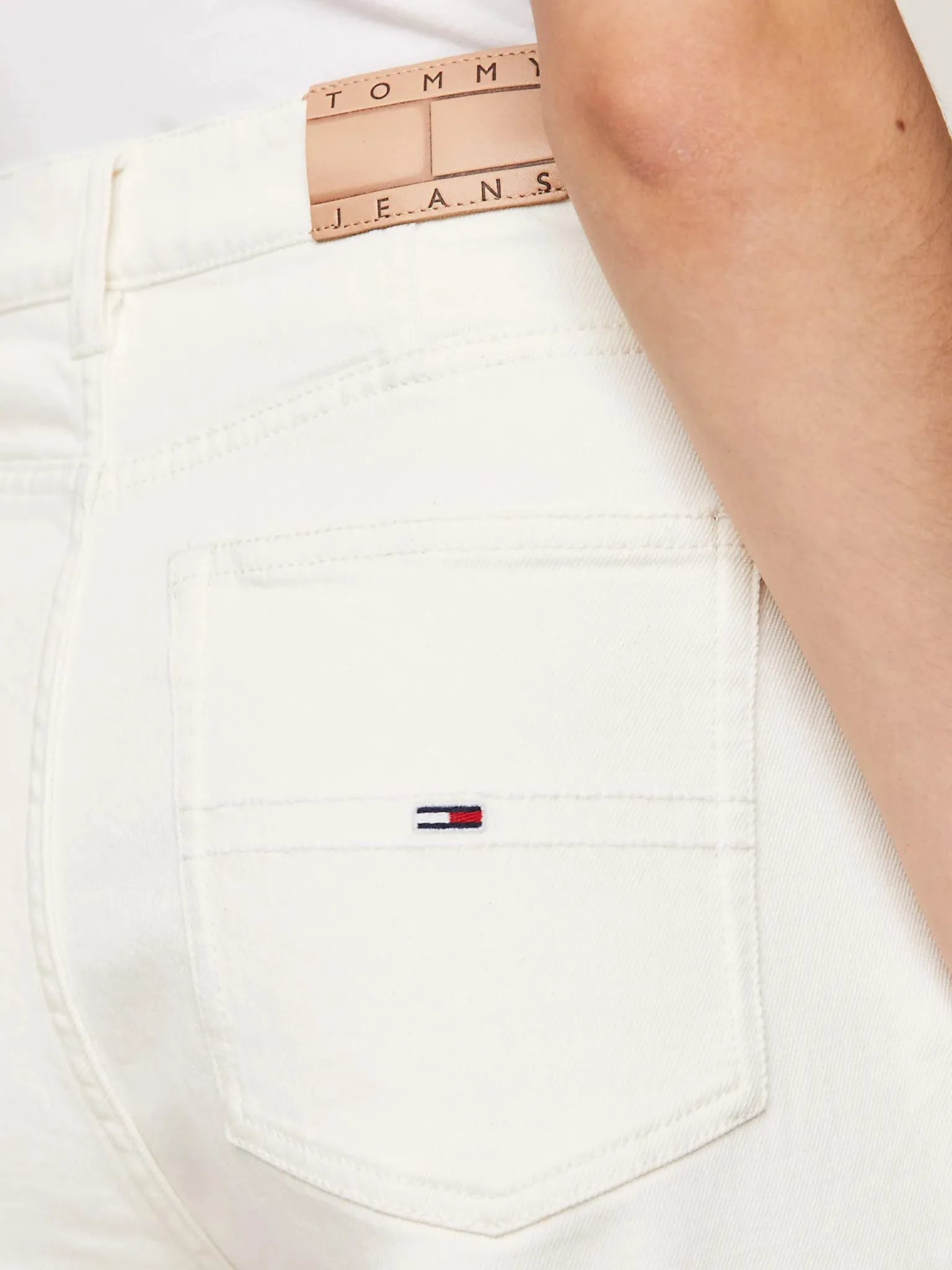 Γυναικείο παντελόνι τζιν TJW MOM SLIM UH GD DW0DW17318YBH | DW0DW17318YBH