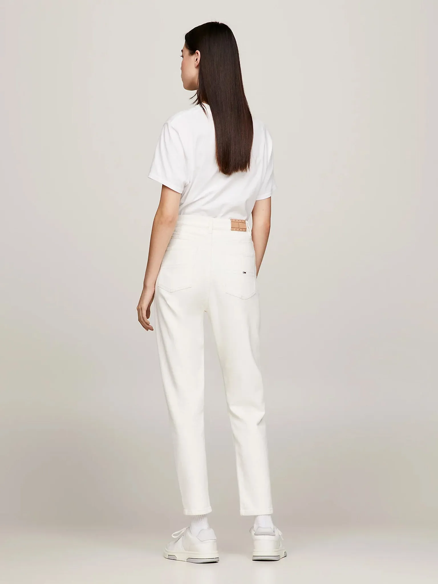 Γυναικείο παντελόνι τζιν TJW MOM SLIM UH GD DW0DW17318YBH | DW0DW17318YBH
